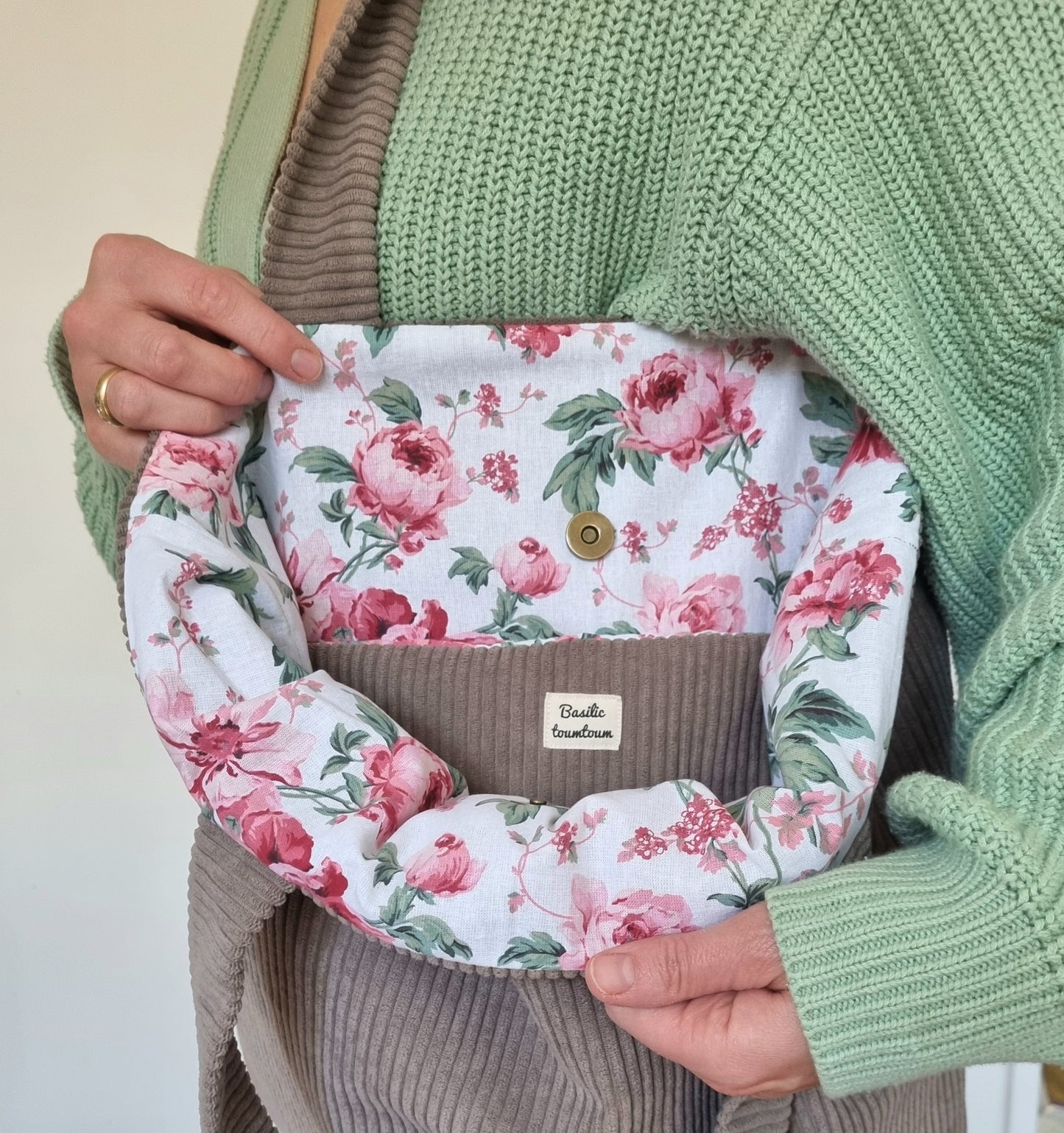 Tragetasche aus taupefarbenem Cord