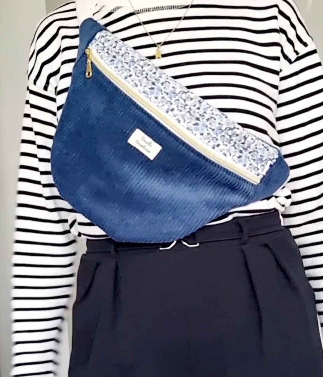Banane velours cotelé bleu marine